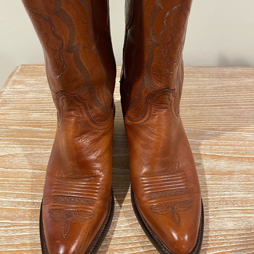 Lucchese 2000 Women’s Boots. Chestnut. Size 6.5